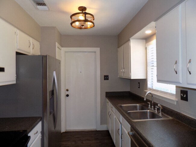 Building Photo - 14139 Swallow Dr