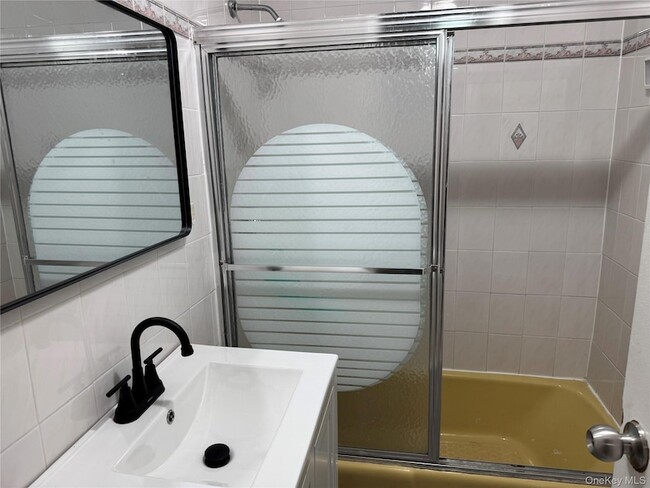 Building Photo - 189 Elm St