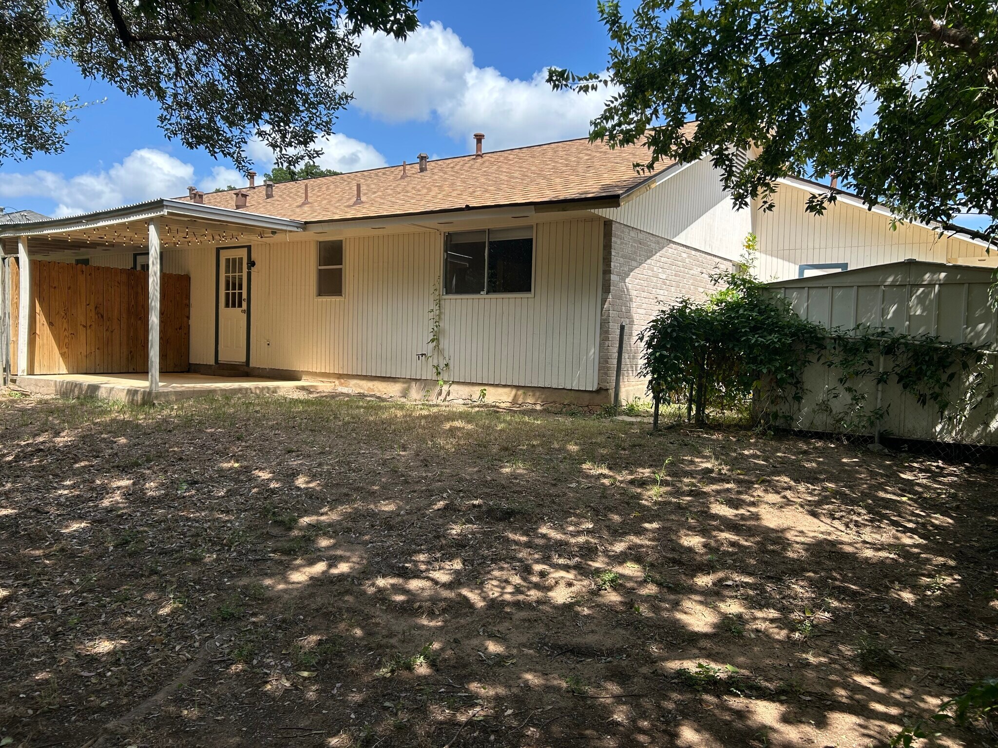 Building Photo - 309 Briarwood Dr