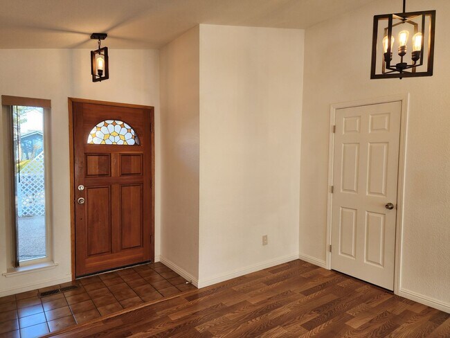 Building Photo - 3 bedroom Home  For Rent in Minden