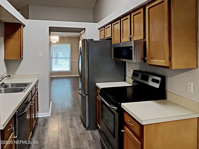Building Photo - 4400 Apple Tree Pl