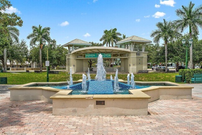 Building Photo - 1203 Town Center Dr