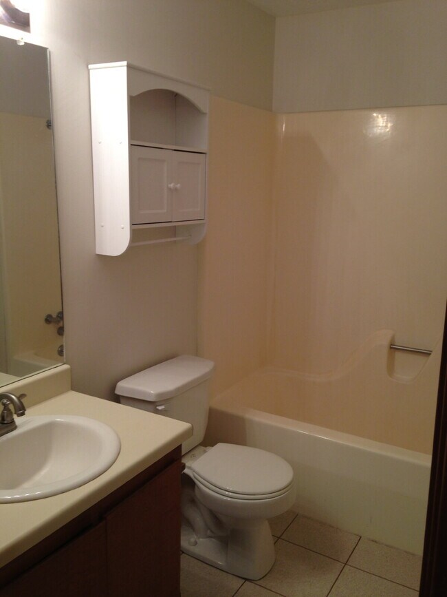 Building Photo - Downtown 1BR | Oct ‘26 Availability