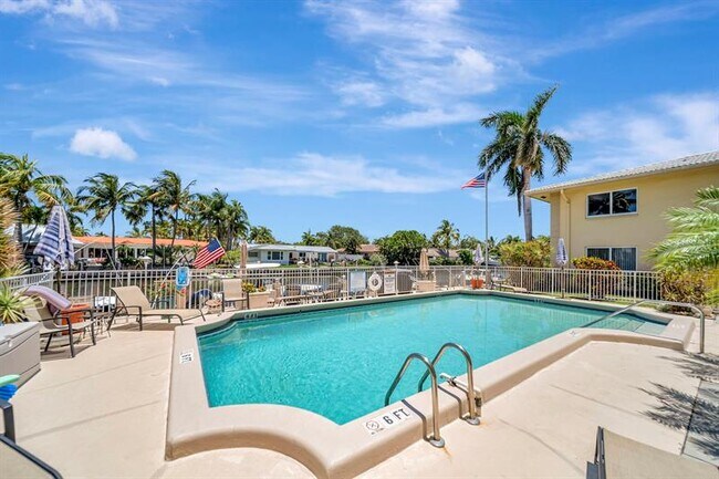 Building Photo - 2811 NE 51st St