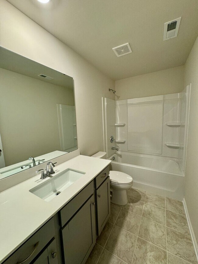 Building Photo - 4BR/2.5BA in Steel Creek's Brightwater Neighborhood