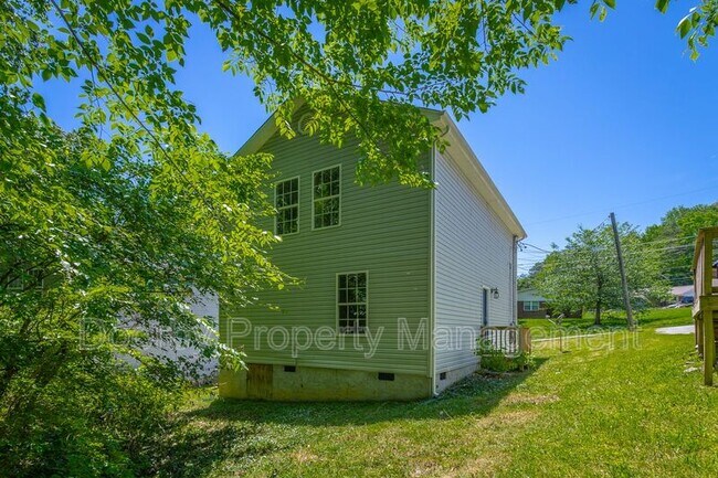Building Photo - 1860 Greenwood Rd