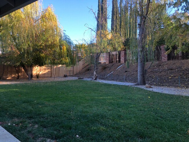 Building Photo - 1543 Lakeside Dr