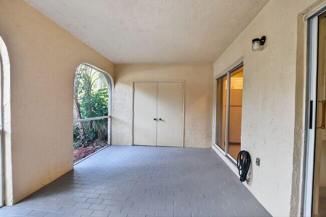 Building Photo - 6695 Via Regina