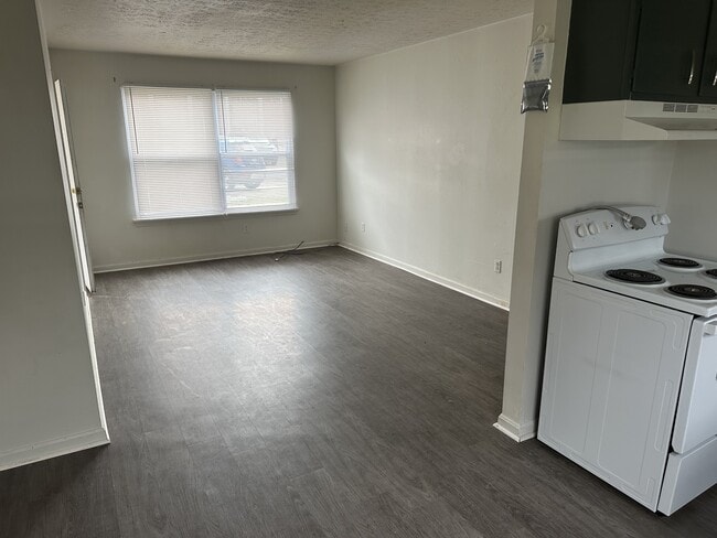 Building Photo - 10404 Greentree Ln