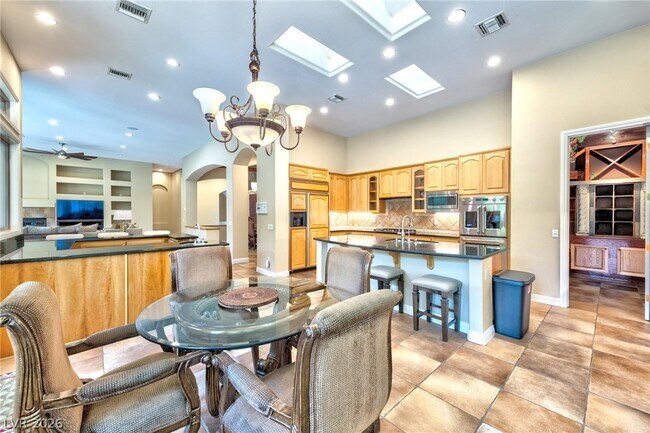 Building Photo - 3 Regent Park Ct