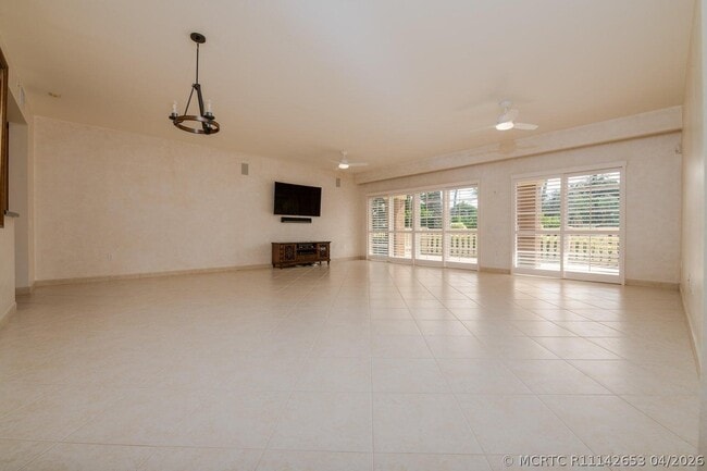 Building Photo - 1228 Hillsboro Mile