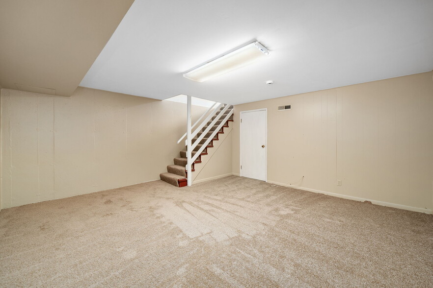 Building Photo - 447 Olian Dr