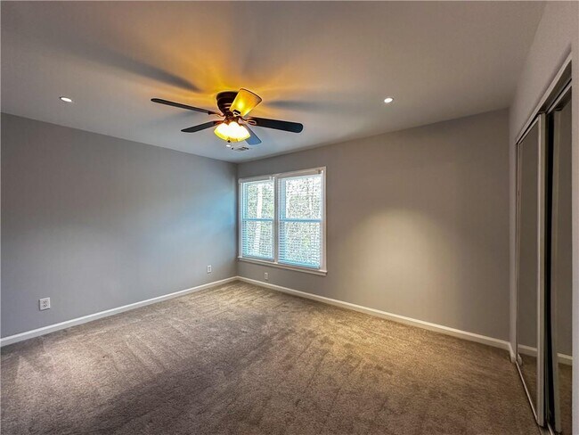 Building Photo - 3255 Park Chase