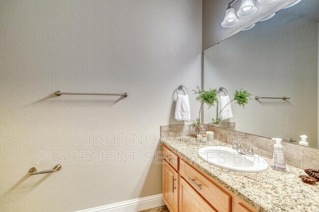 Building Photo - 1646 N Chaucer Way