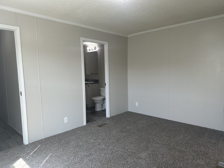 Building Photo - 38041 Chilver Ave