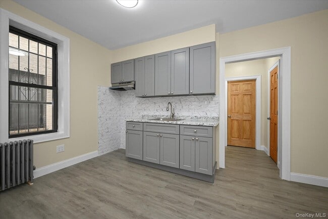 Building Photo - 438 E 98th St