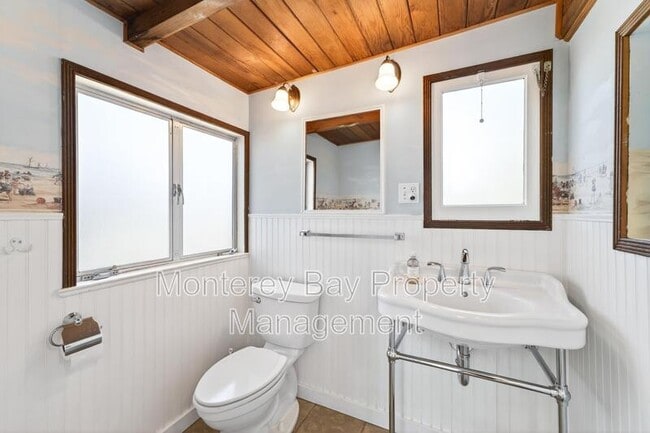 Building Photo - 24736 Dolores St