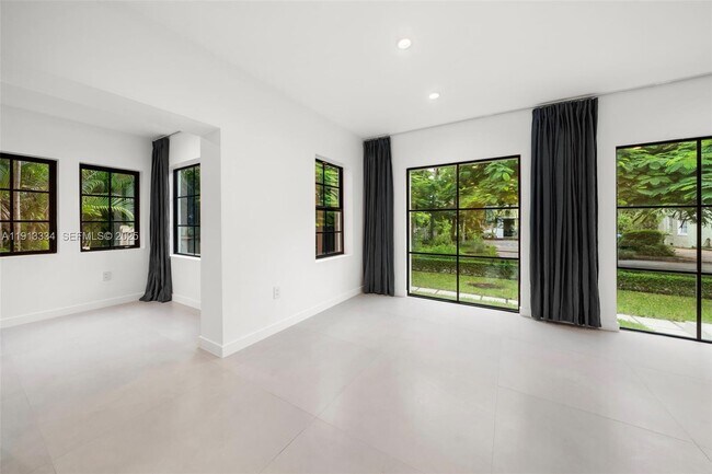 Building Photo - 151 NE 43rd St