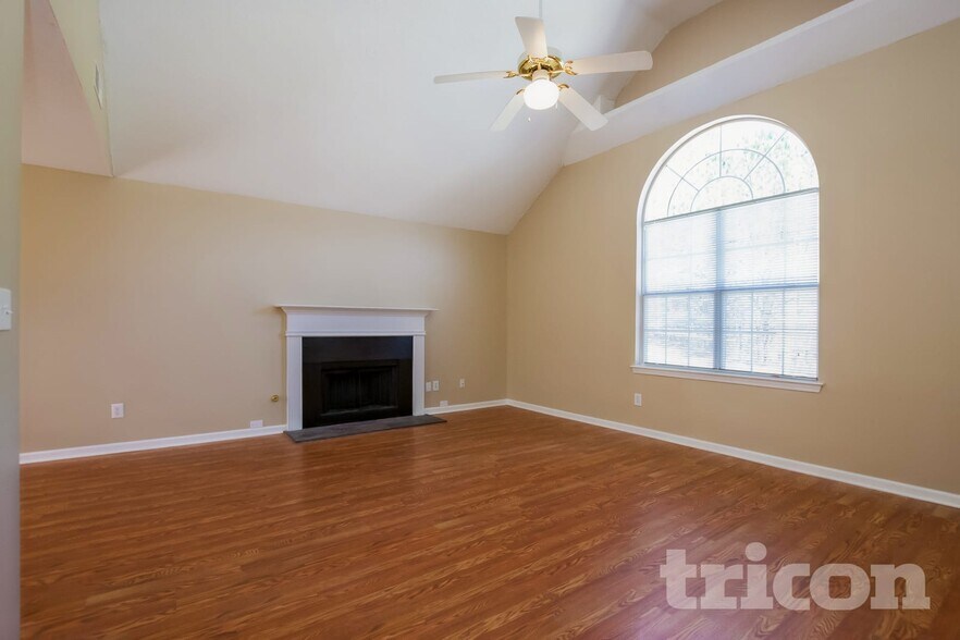 Building Photo - 3185 Lower Creek Dr