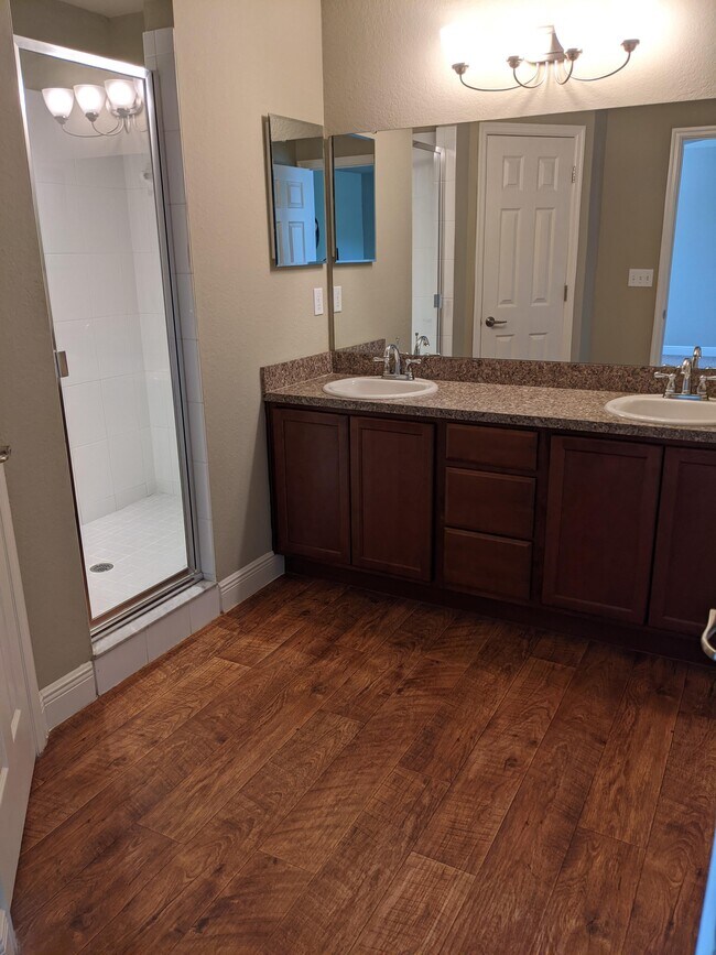 Master Bath - 5107 Summer Brooke Ln