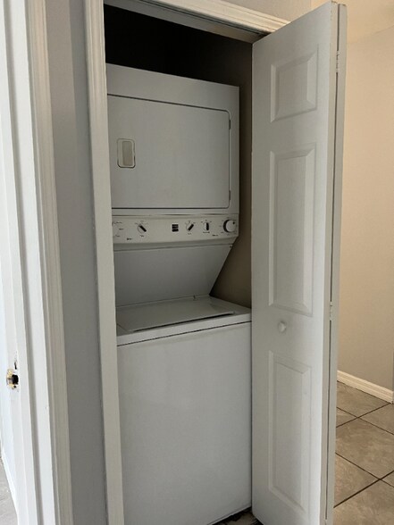 Building Photo - 6431 Cypressdale Dr