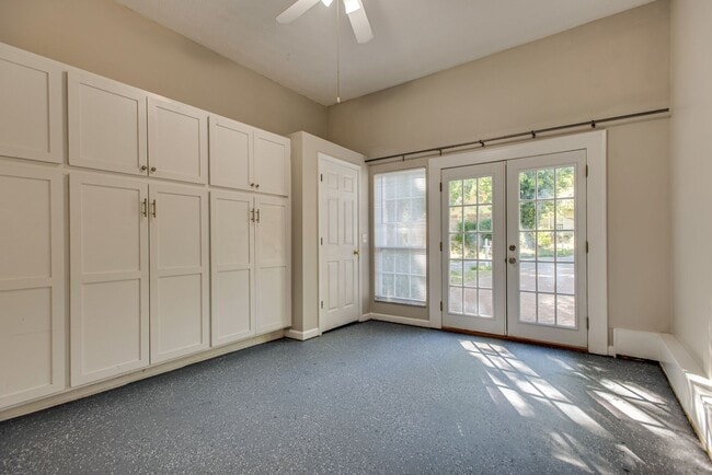 Building Photo - 3 Bed 2 Bath w/bonus room and fence for $2...