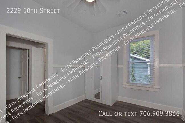 Building Photo - 2229 10th St