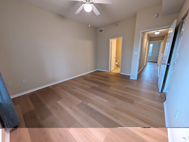 Primary bedroom with ensuite bathroom - 5218 Hampton Beach Pl