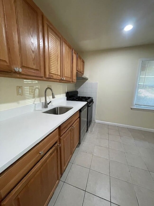 Building Photo - SINGLE FAMILY HOME IN TWINBROOK FOREST