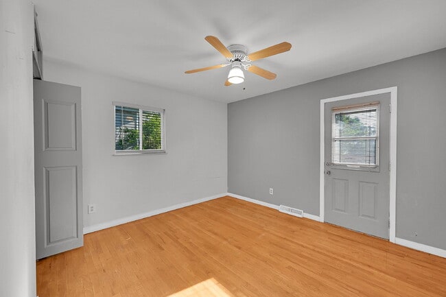 Building Photo - $2,795.00  - 4 Beds, 2 Baths, Single Famil...