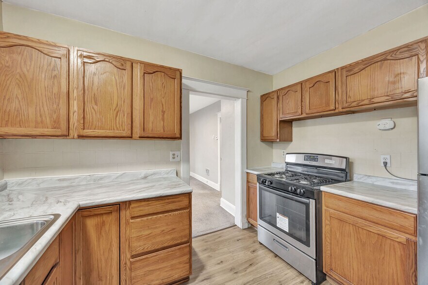 Building Photo - 2243 Hannaford Ave