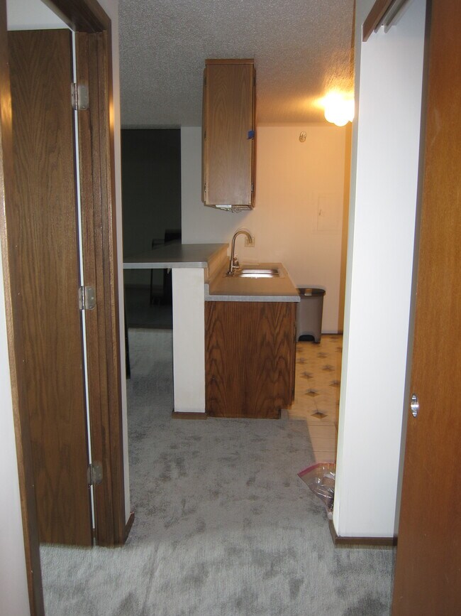 Building Photo - 433 S 7th St