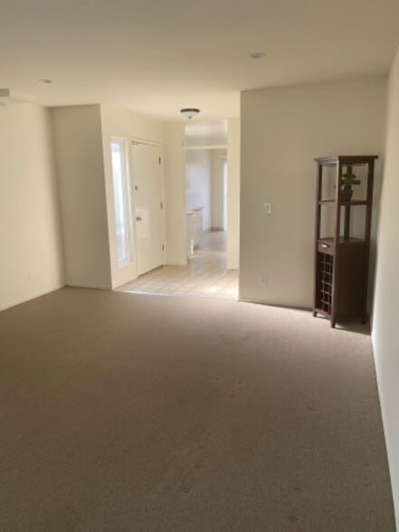 Building Photo - 4371 Hoen Ave