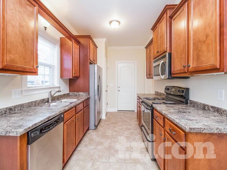 Building Photo - 1527 Dewsbury Dr