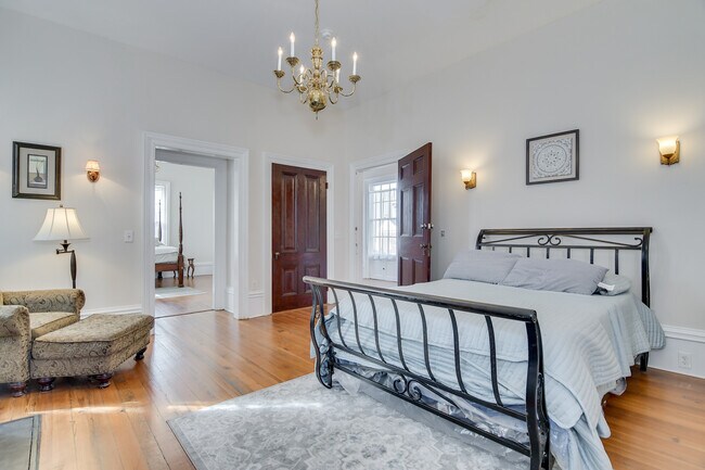 Building Photo - 629 Greene St