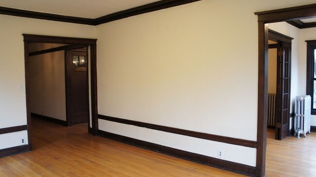 Building Photo - 2516 N Sawyer Ave