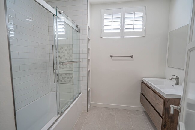 Building Photo - Charming 3-Bedroom Home for Rent in La Crescenta!