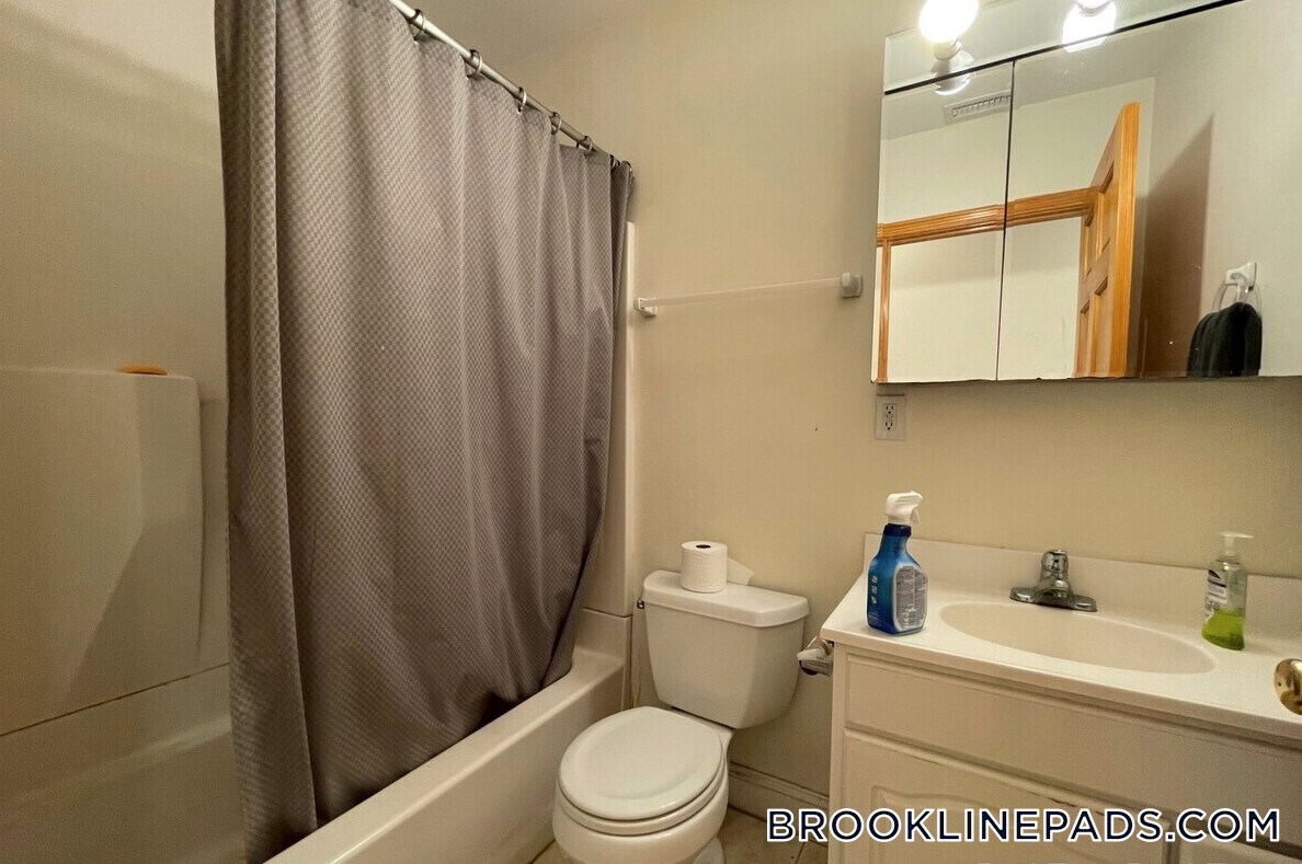 Building Photo - 1801 Beacon St