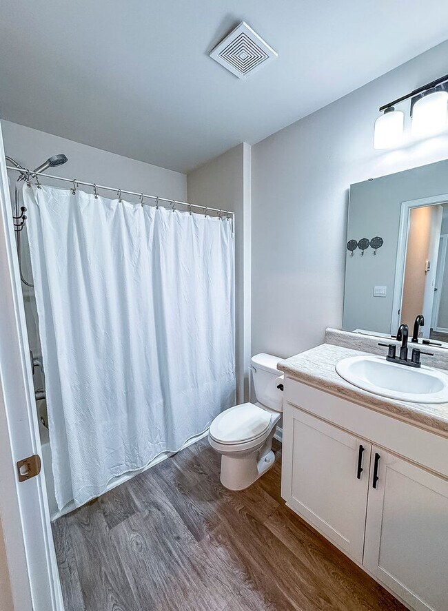 Building Photo - Upgraded 3 Bed, 2 Bath Pet-Friendly Home w...
