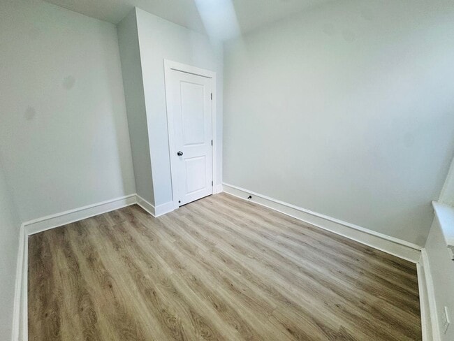 Building Photo - Refreshed 3BR/1.5Bth Home! Section 8 Accepted.