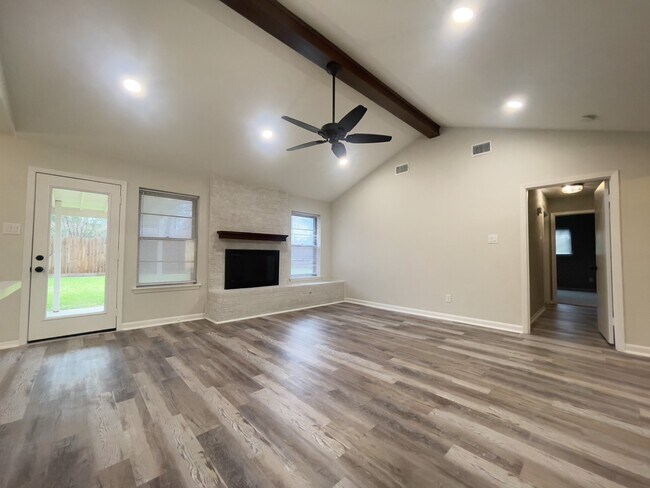 Building Photo - 8818 Grape St