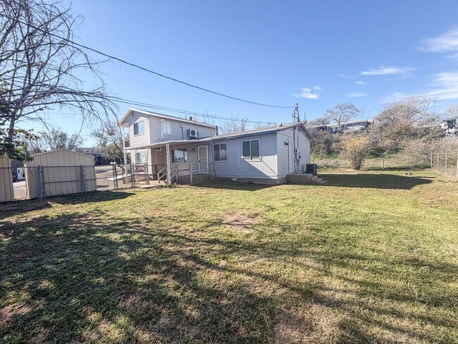 Building Photo - 114 W Head St