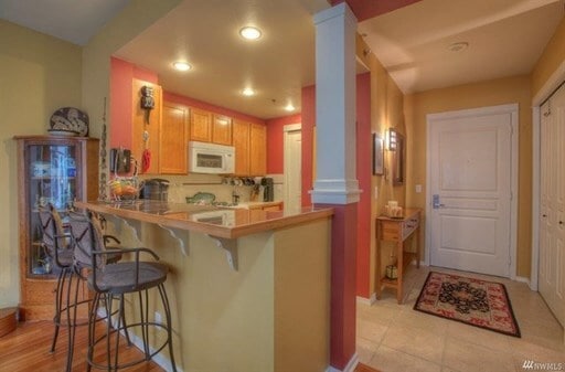 Building Photo - Spacious 1 Bedroom Condo in Belltown Available Now!