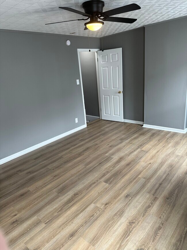 Building Photo - 204 Baldwin St