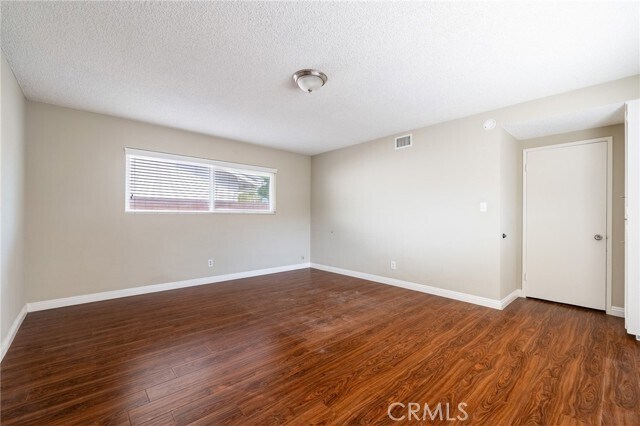 Building Photo - 2221 Palm Cir