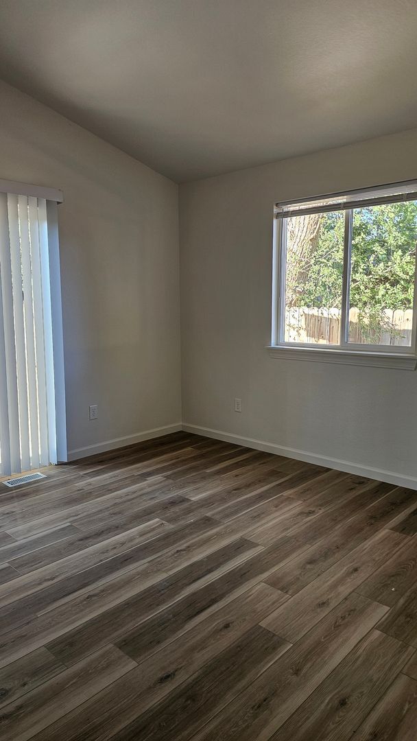 Building Photo - Delaware Duplex
