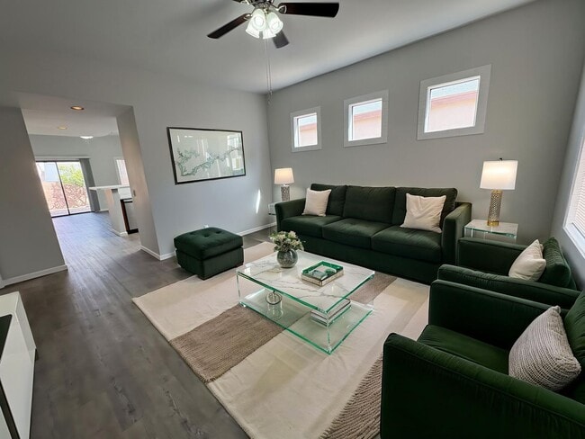 Building Photo - Rita Ranch Vail School District Single story home