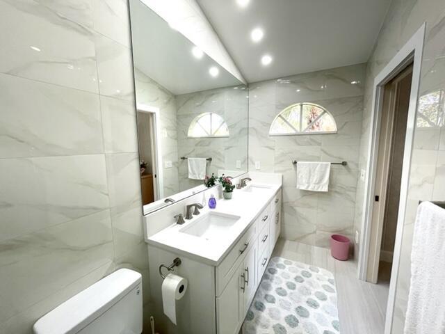 Building Photo - 3008 Fairway Dr N