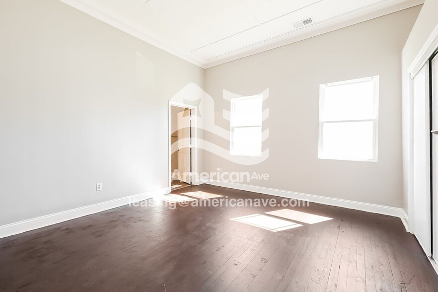 Building Photo - 119 Wellington St