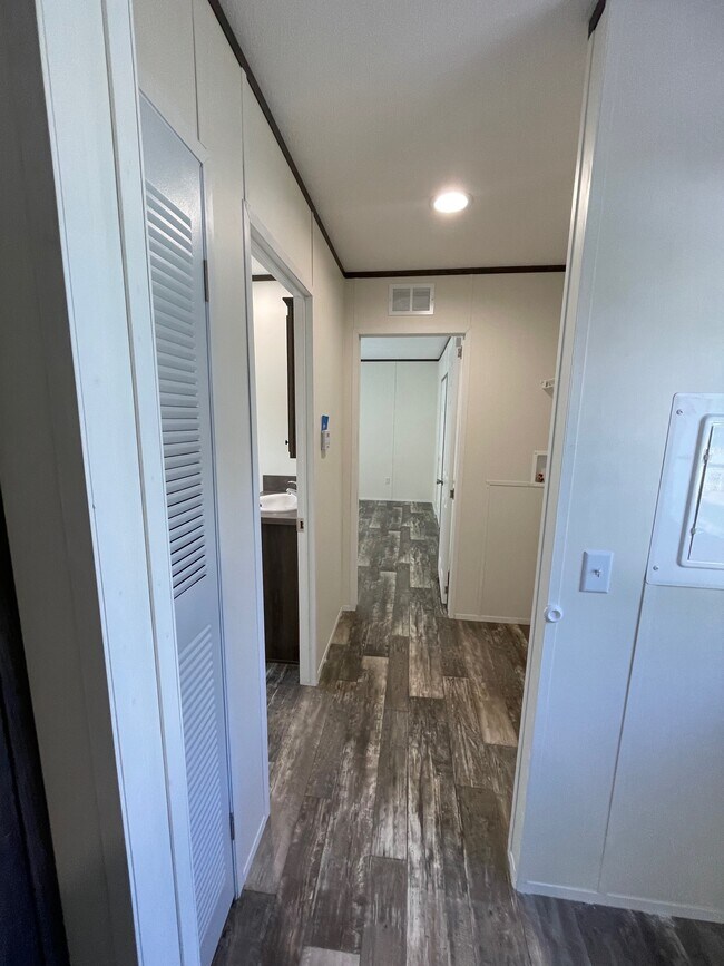 Building Photo - 63 Colonial Dr